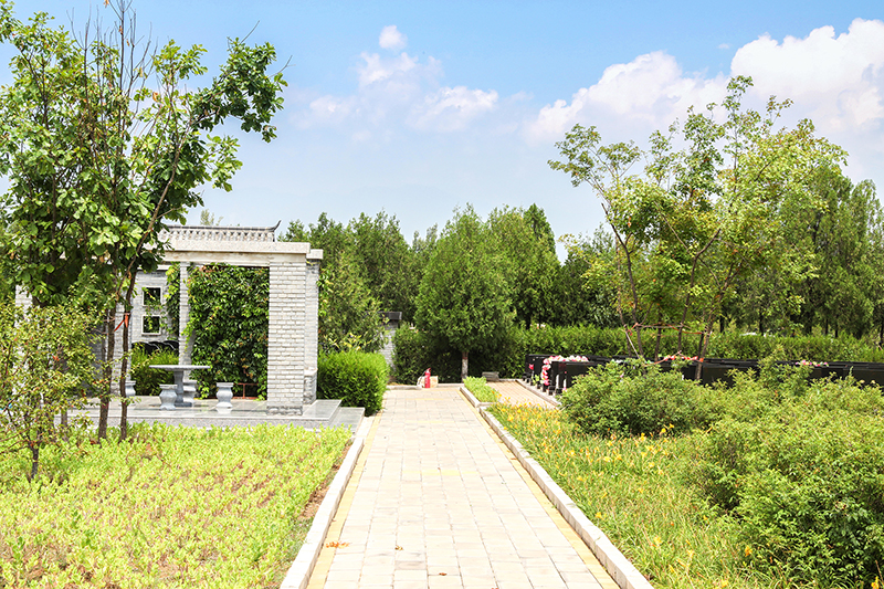 中华永久陵园：生命归宿的理想之选（环境、风水、碑型详解）400 - 040 - 4090
